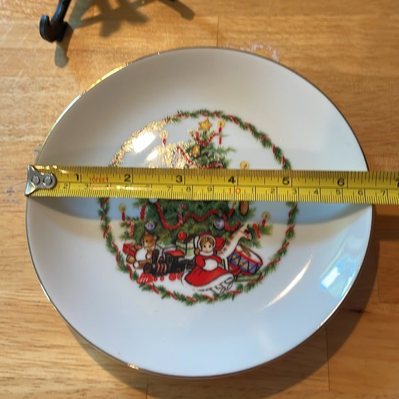 JASCO Christmas Plate 6 1/5" Japan 22K Gold Edge Tree Gifts Red Green Porcelain - Picture 9 of 10